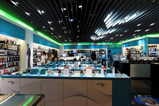 科技潮流匯聚地 數碼產品店內景探秘